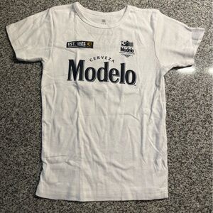 Modelo Baby Tee